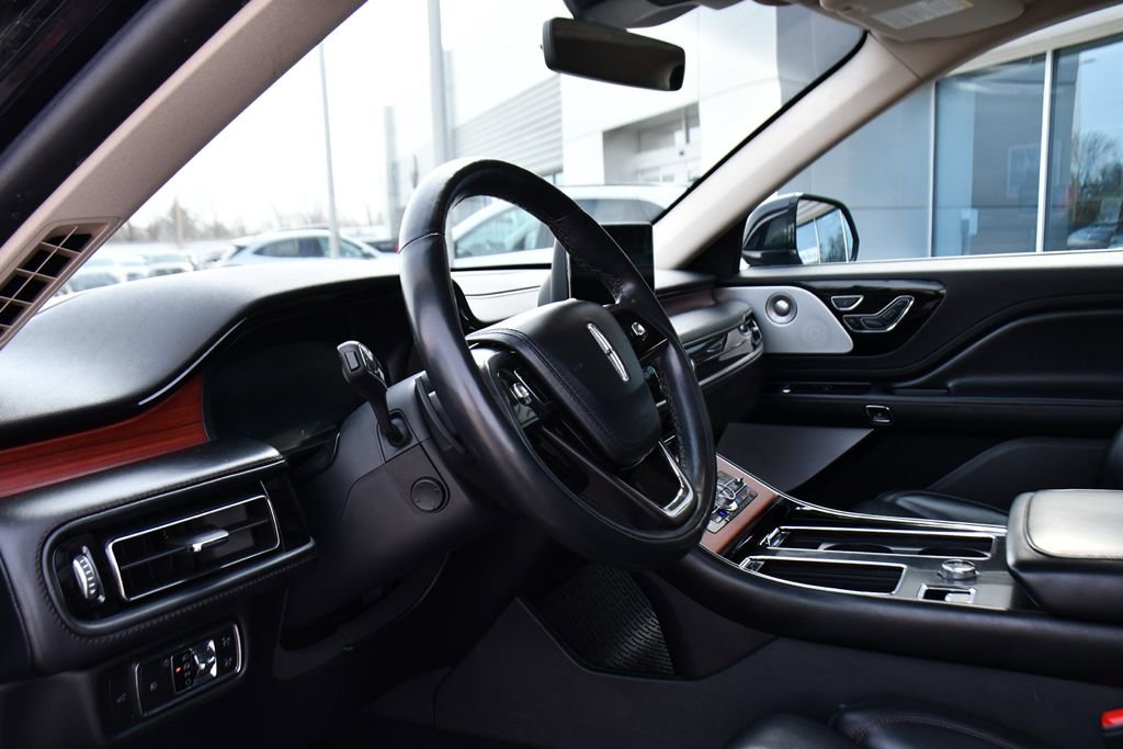 Used 2022 Lincoln Aviator Reserve w/ Equipment Group 201A image 11