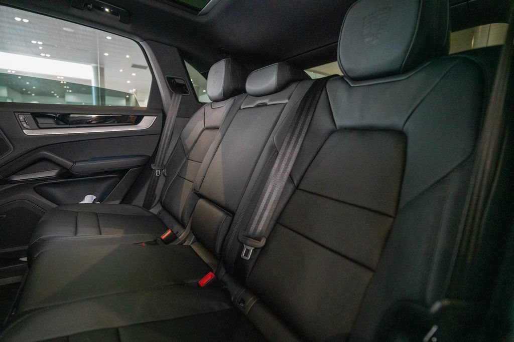 New 2025 Porsche Cayenne AWD/4WD image 44
