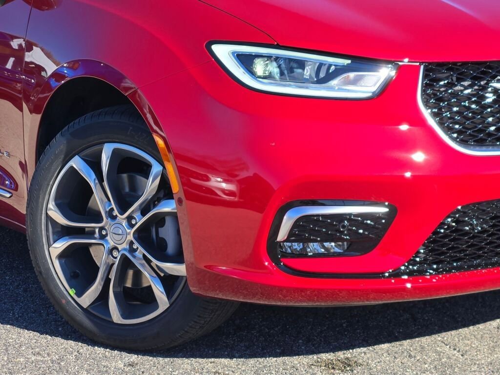 New 2026 Chrysler Pacifica Pinnacle image 3