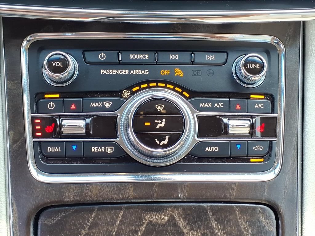 Used 2019 Lincoln Continental Select AWD/4WD image 8