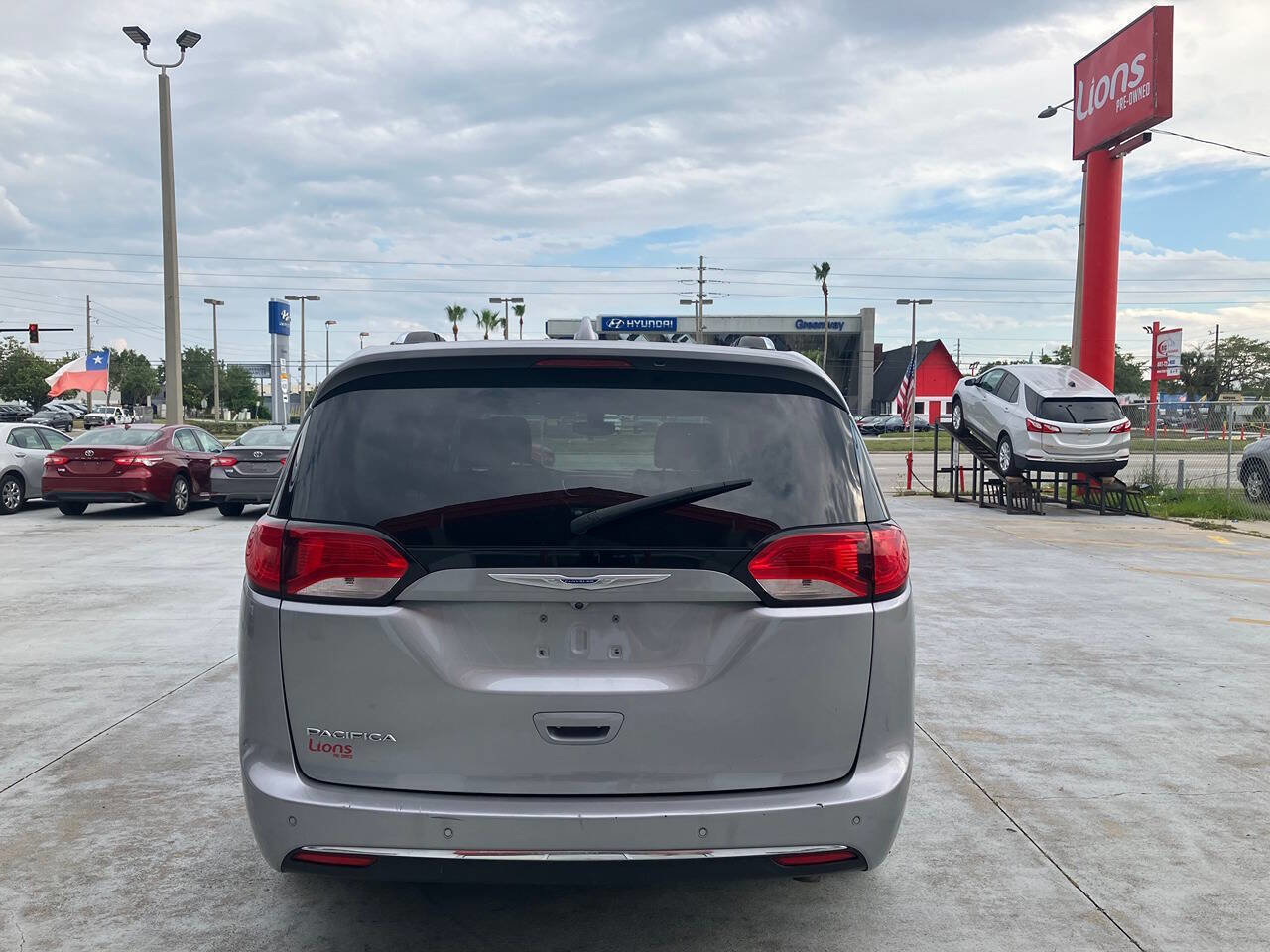 Used 2019 Chrysler Pacifica Touring-L image 5