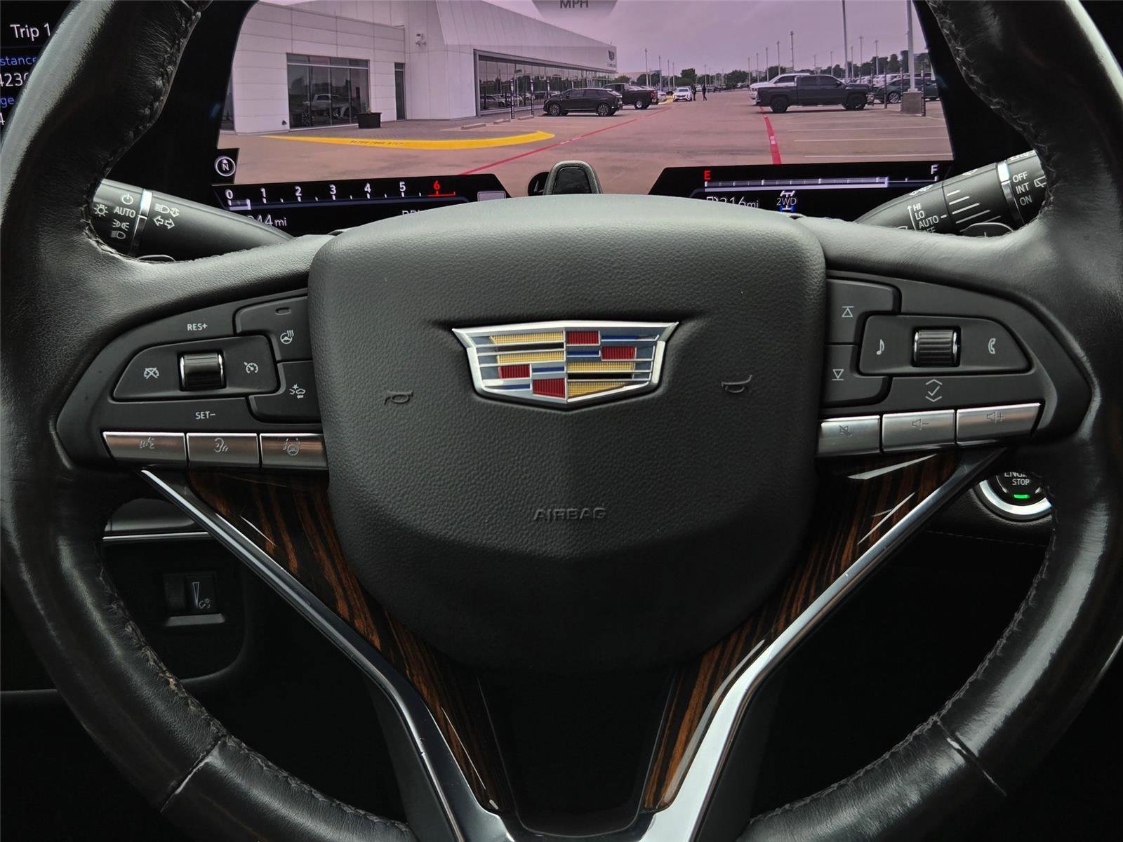 Used 2022 Cadillac Escalade Premium Luxury AWD/4WD image 17
