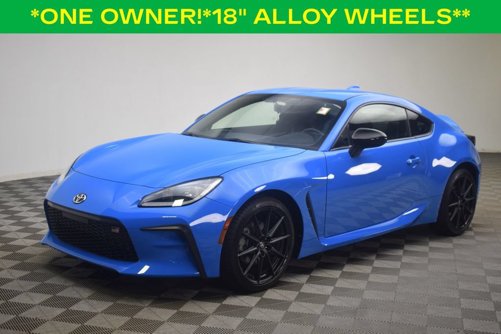 Used 2024 Toyota GR86 Premium RWD image 3