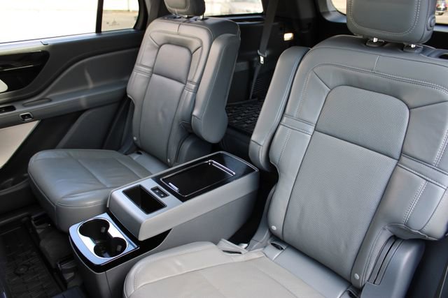 Used 2020 Lincoln Aviator Reserve w/ Equipment Group 202A image 12