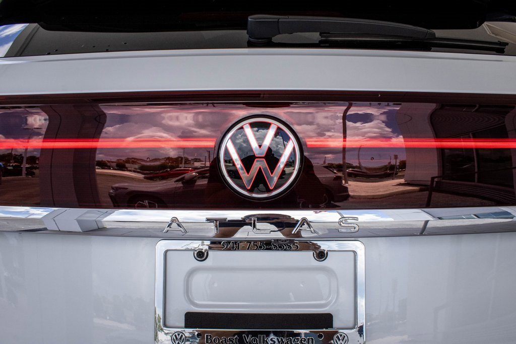 New 2025 Volkswagen Atlas Cross Sport SEL Premium R-Line image 16