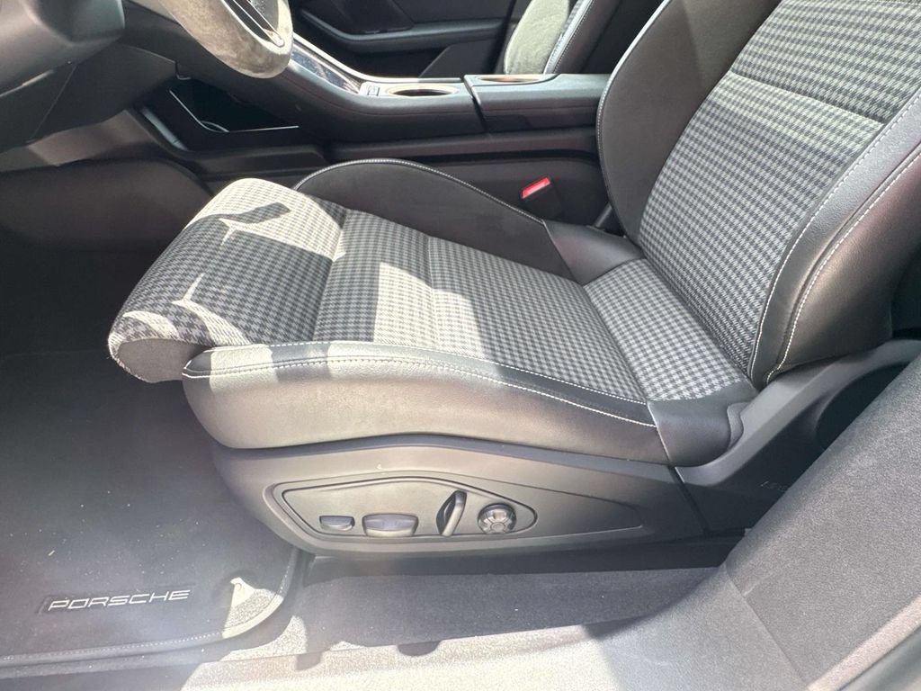 Certified 2025 Porsche Taycan 4S AWD/4WD image 21