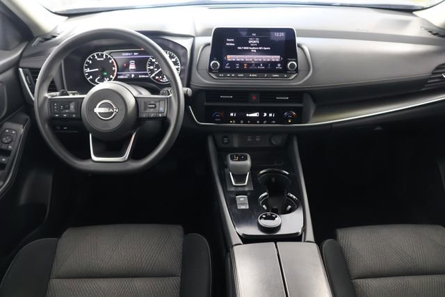 Used 2024 Nissan Rogue SV image 2