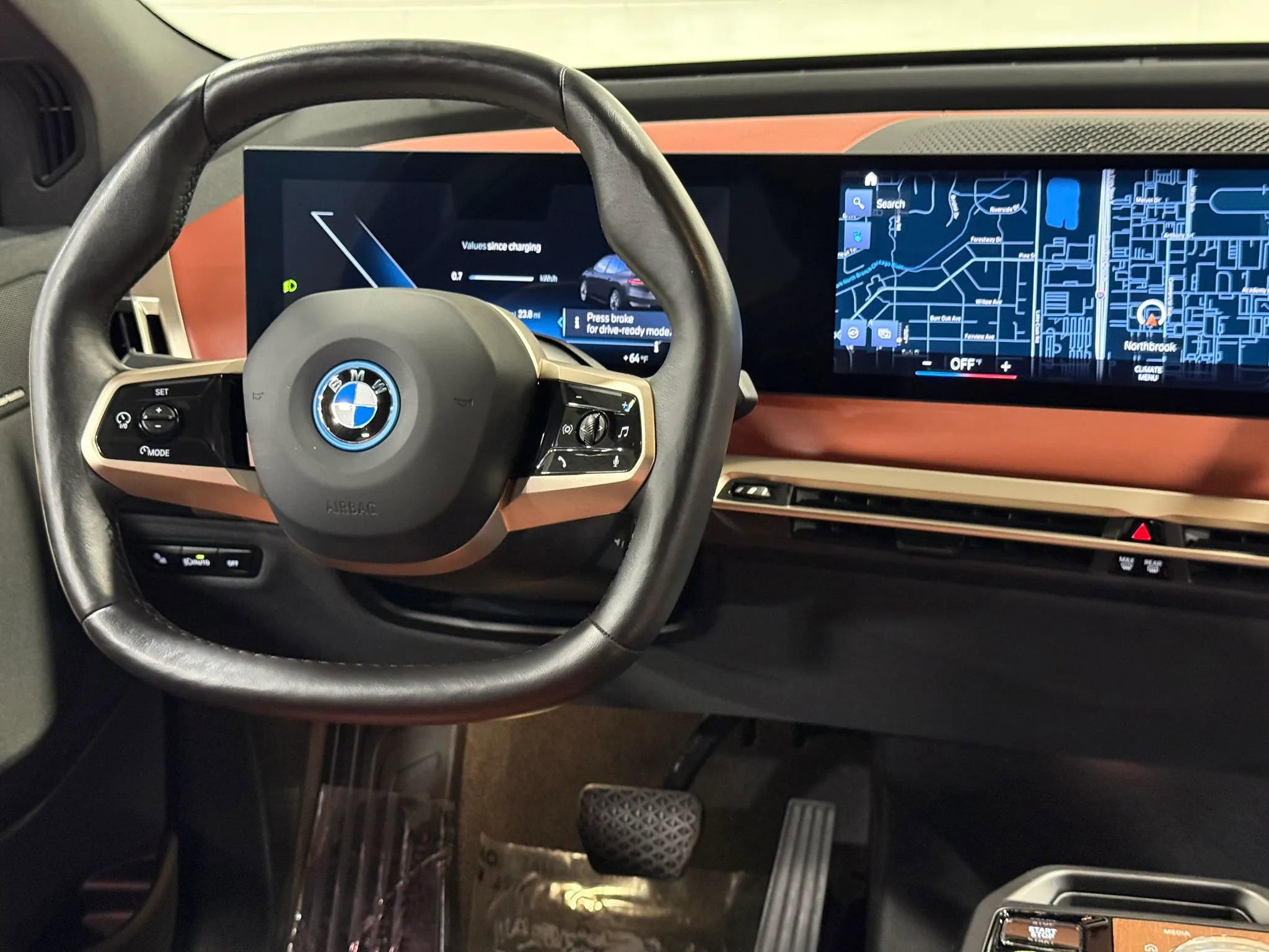 Used 2023 BMW iX xDrive50 w/ Premium Package AWD/4WD image 23