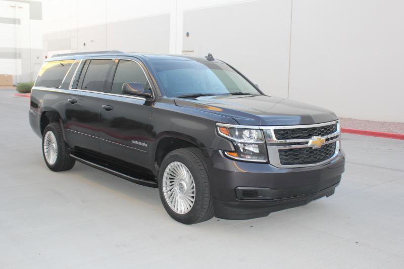 Used 2017 Chevrolet Suburban LT RWD image 3