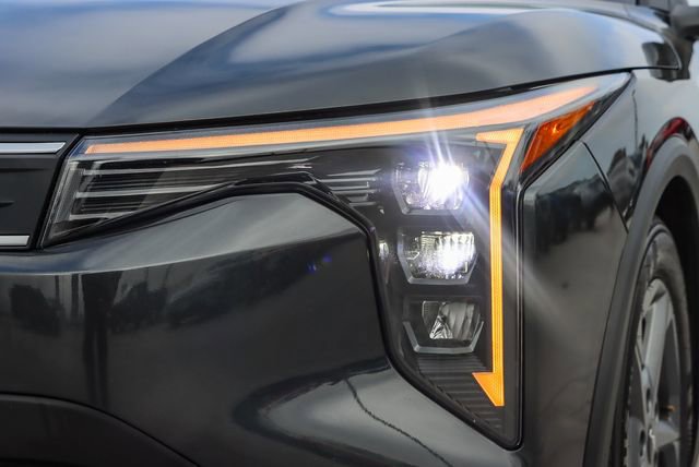 Used 2025 Kia K4 LXS image 12