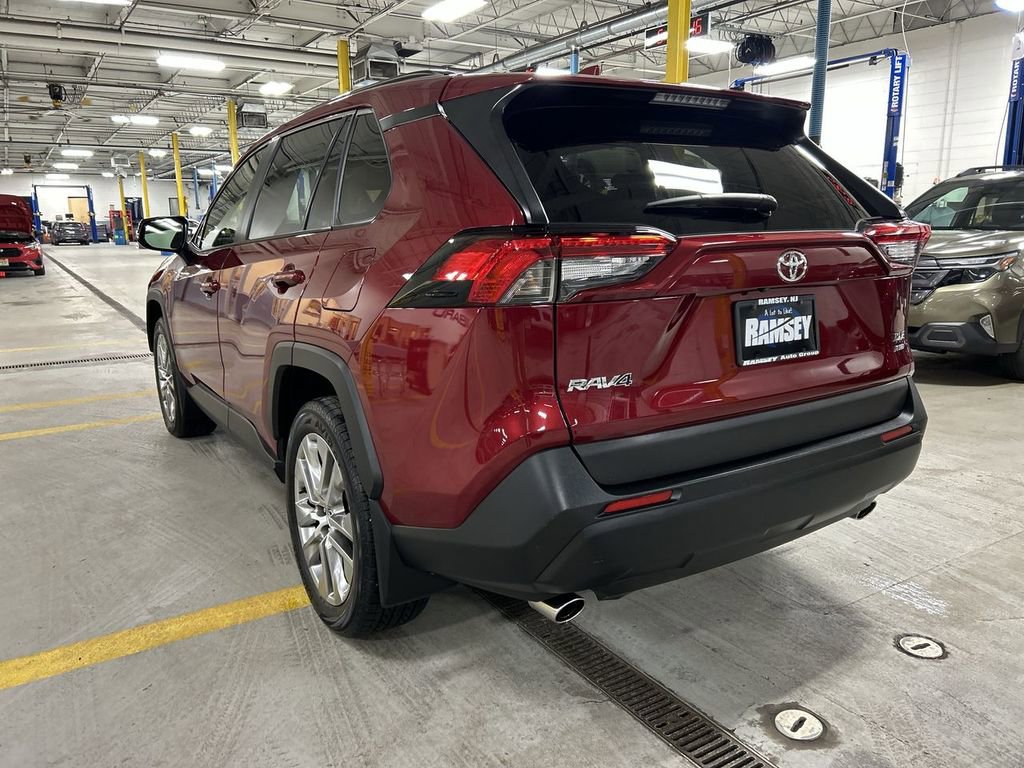 Used 2021 Toyota RAV4 XLE Premium image 6