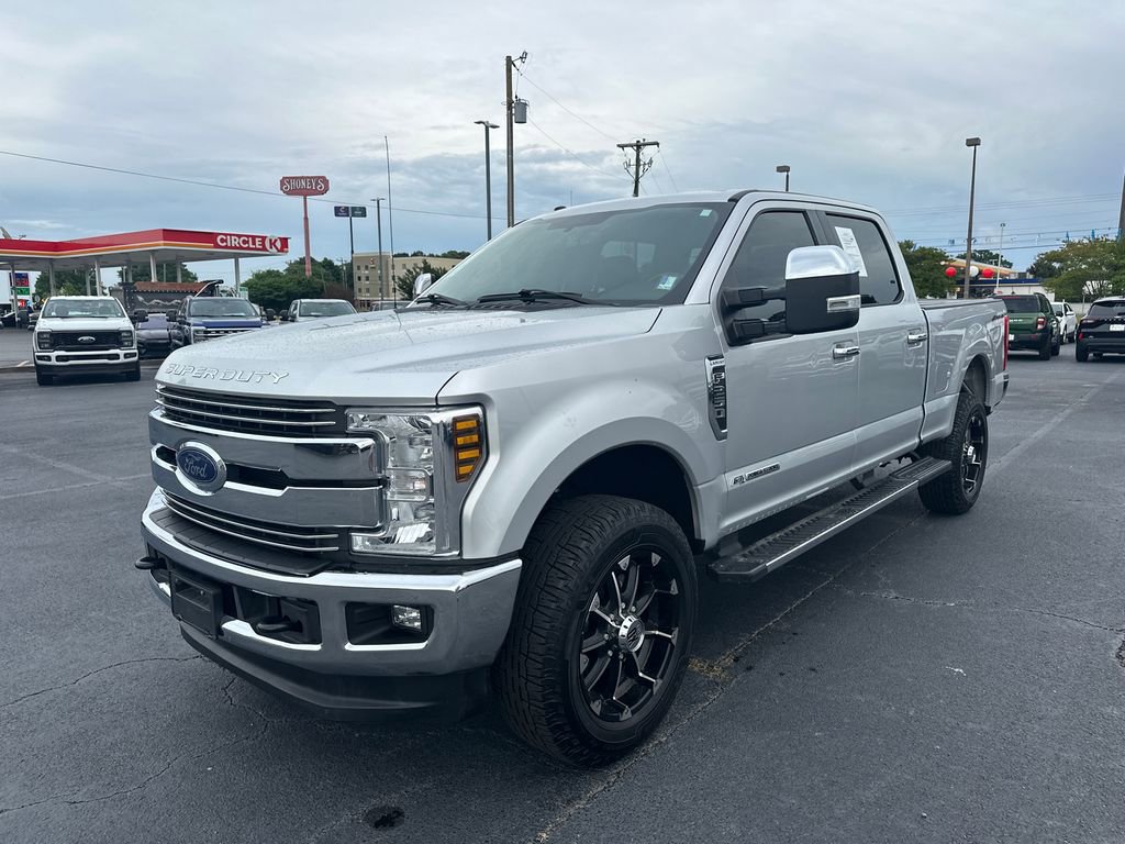 Used 2018 Ford F250 Lariat w/ Lariat Value Package AWD/4WD image 3