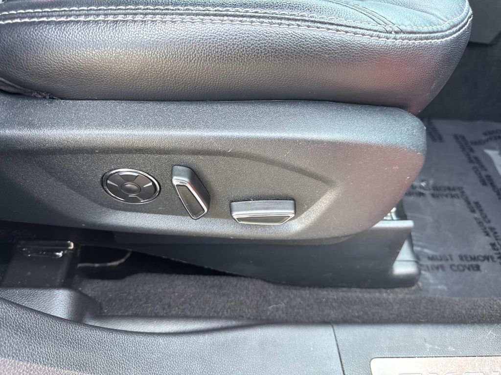 Used 2018 Ford Explorer Limited w/ Equipment Group 301A FWD image 29