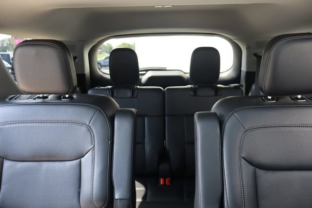 Certified 2024 Ford Explorer Limited w/ Limited Technology Package AWD/4WD image 39