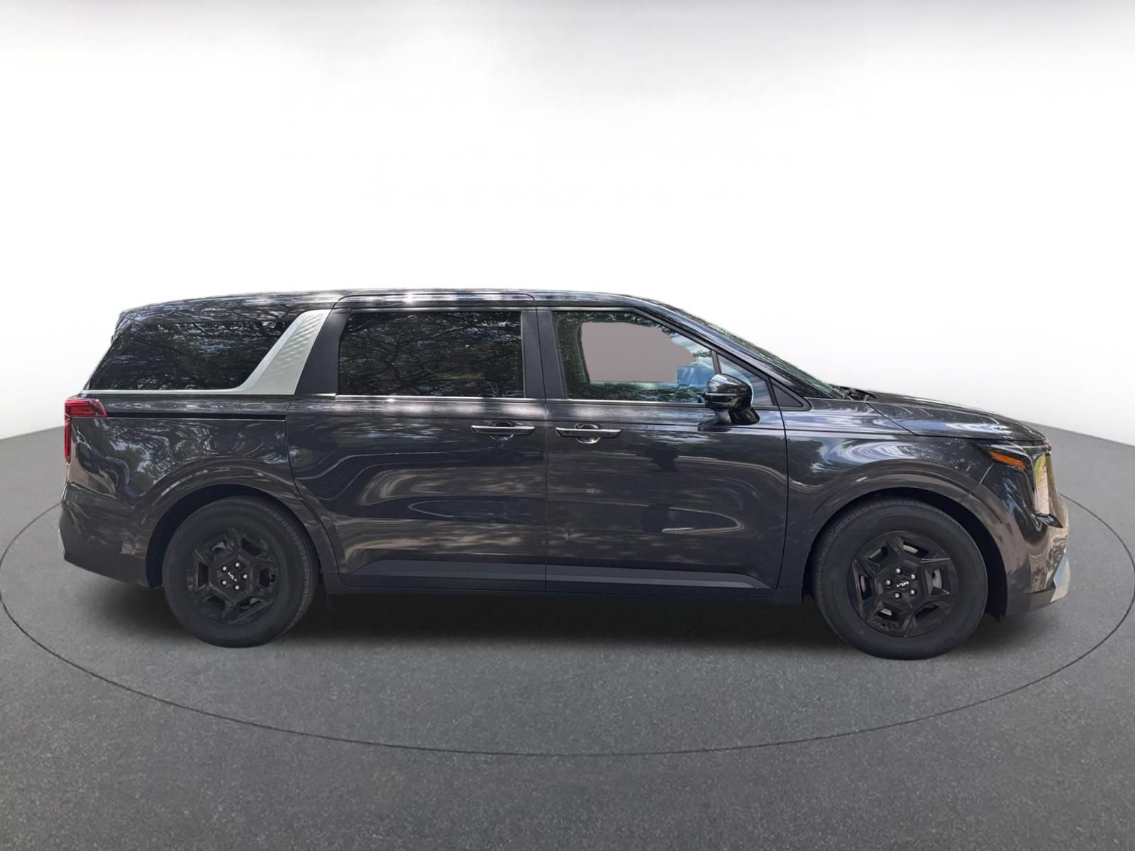 Used 2026 Kia Carnival FWD image 8
