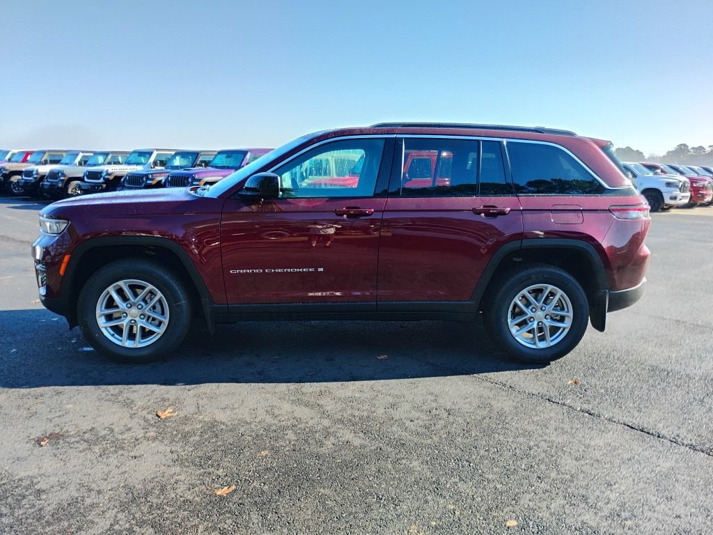 New 2026 Jeep Grand Cherokee Laredo w/ Trailer Tow Package AWD/4WD image 8