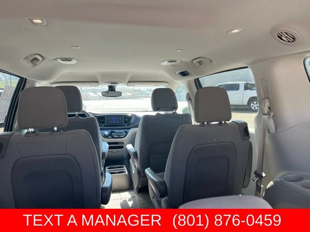 Used 2017 Chrysler Pacifica Touring FWD image 10