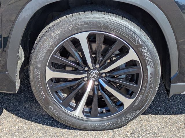 Used 2022 Toyota Highlander XSE FWD image 11