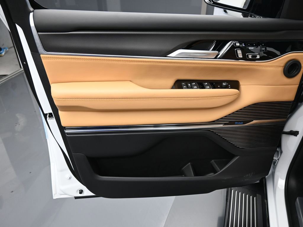 Used 2024 Jeep Grand Wagoneer Series III w/ Quick Order Packagew 28T image 12