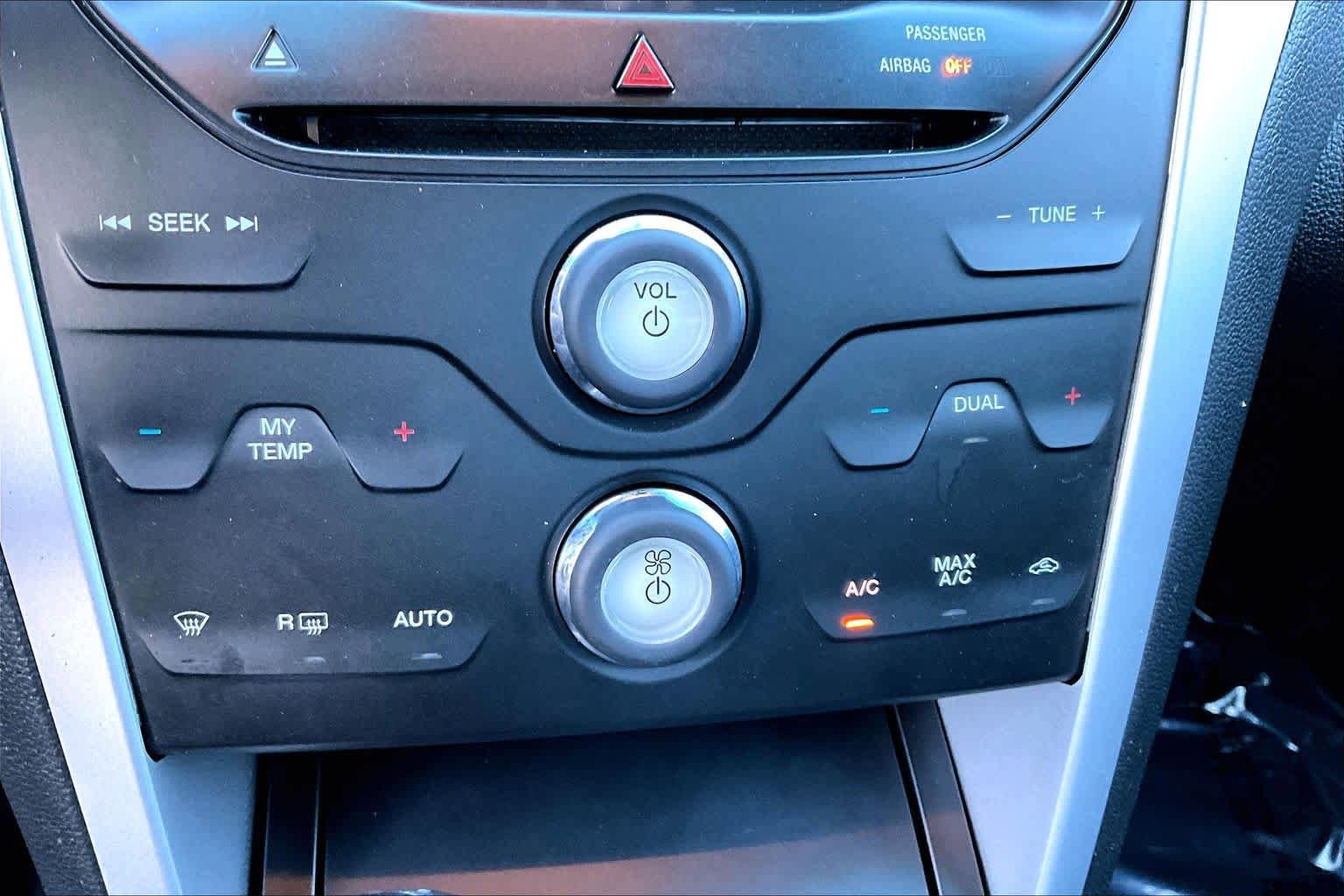 Used 2015 Ford Explorer XLT w/ Equipment Group 202B FWD image 33