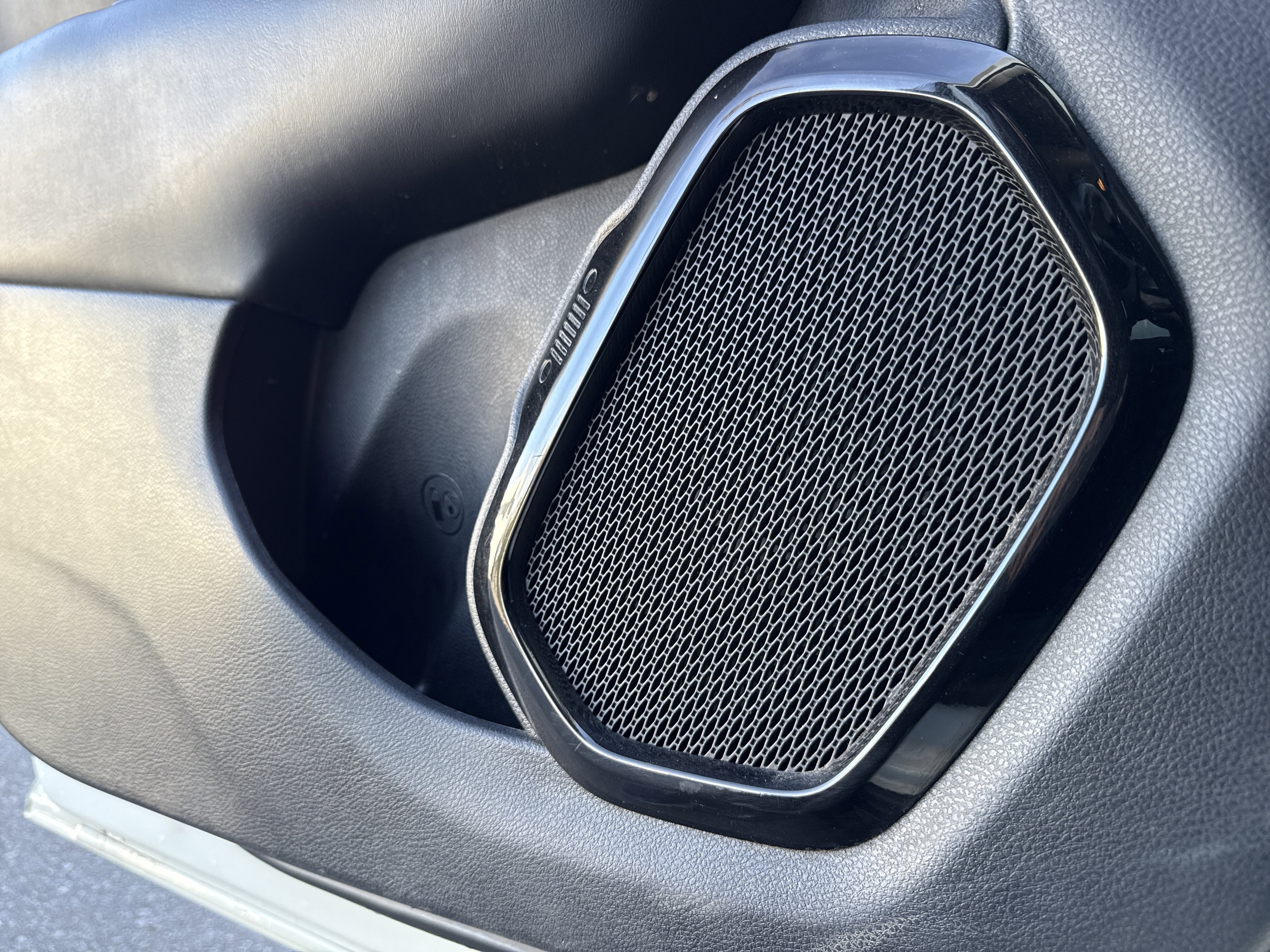 Used 2018 Jeep Renegade Altitude image 16