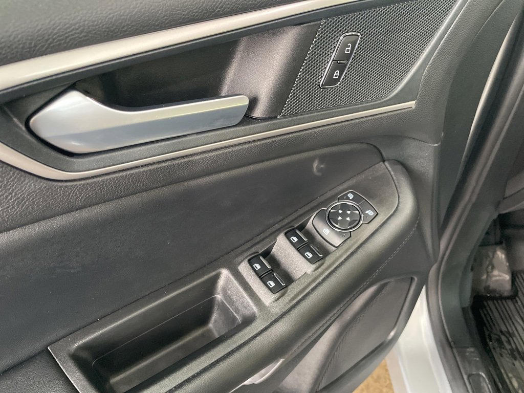 Used 2023 Ford Edge SEL image 12