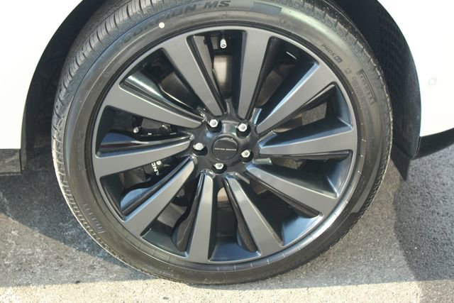 New 2026 Land Rover Range Rover SV image 9