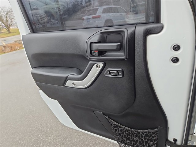 Used 2014 Jeep Wrangler Unlimited Sahara image 19