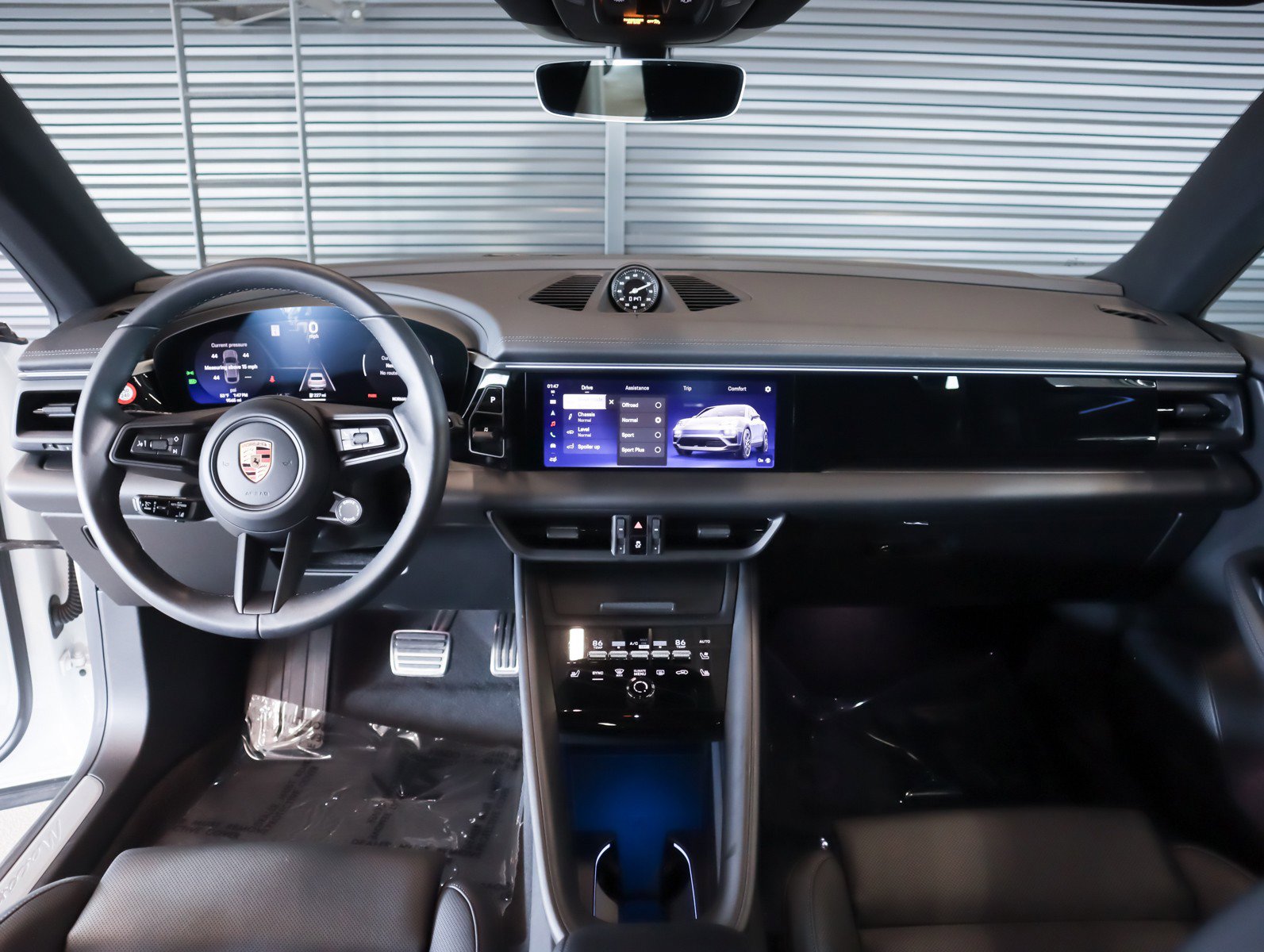 Certified 2025 Porsche Macan 4S Electric image 14