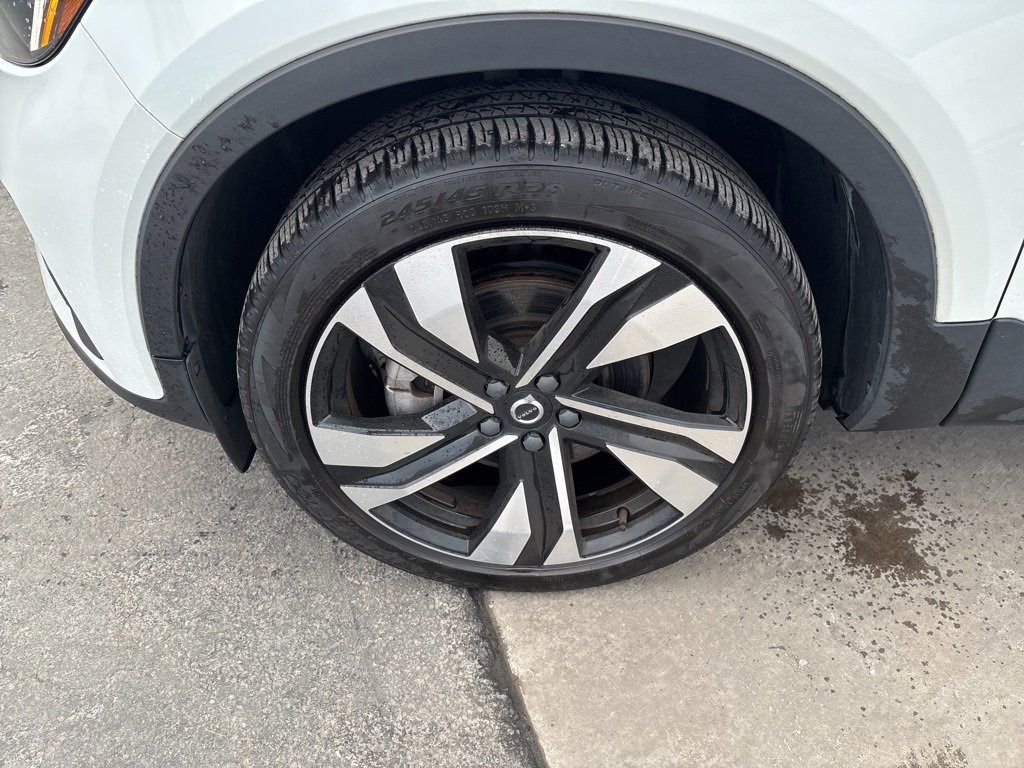 Certified 2023 Volvo XC40 B5 Plus w/ Protection Package Premier image 11