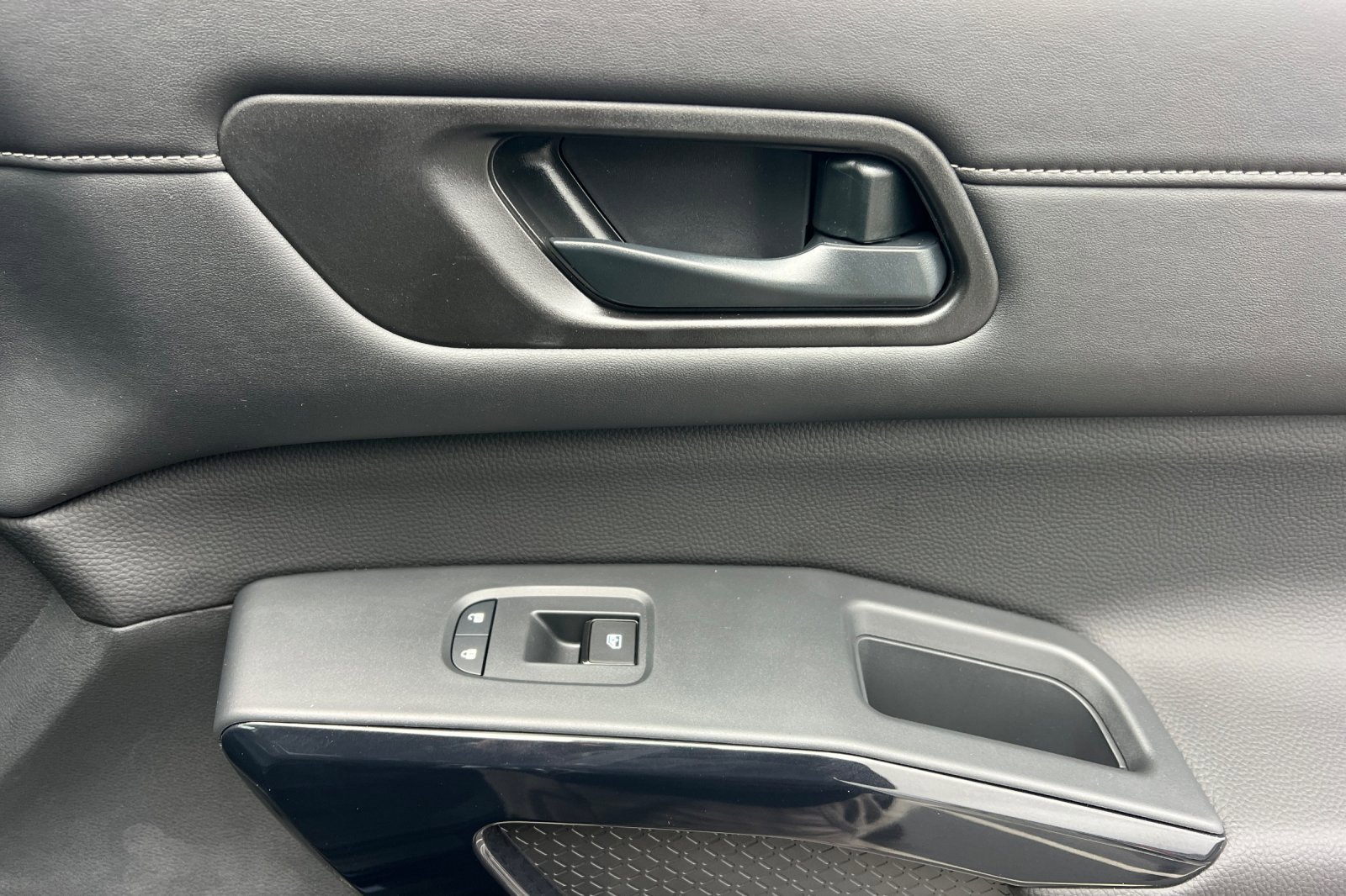 New 2025 Nissan Pathfinder SV image 21