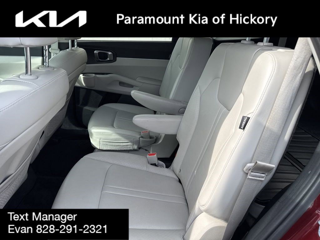 Used 2024 Kia Sorento EX w/ Panoramic Sunroof Package image 17