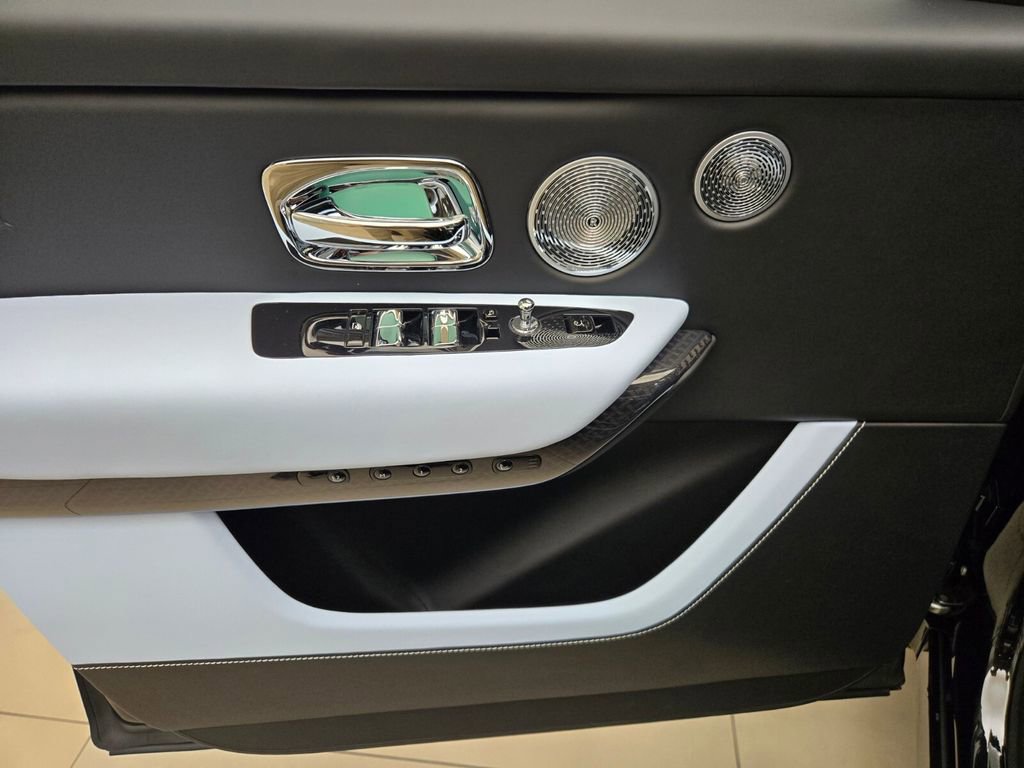 New 2026 Rolls-Royce Cullinan Black Badge image 28