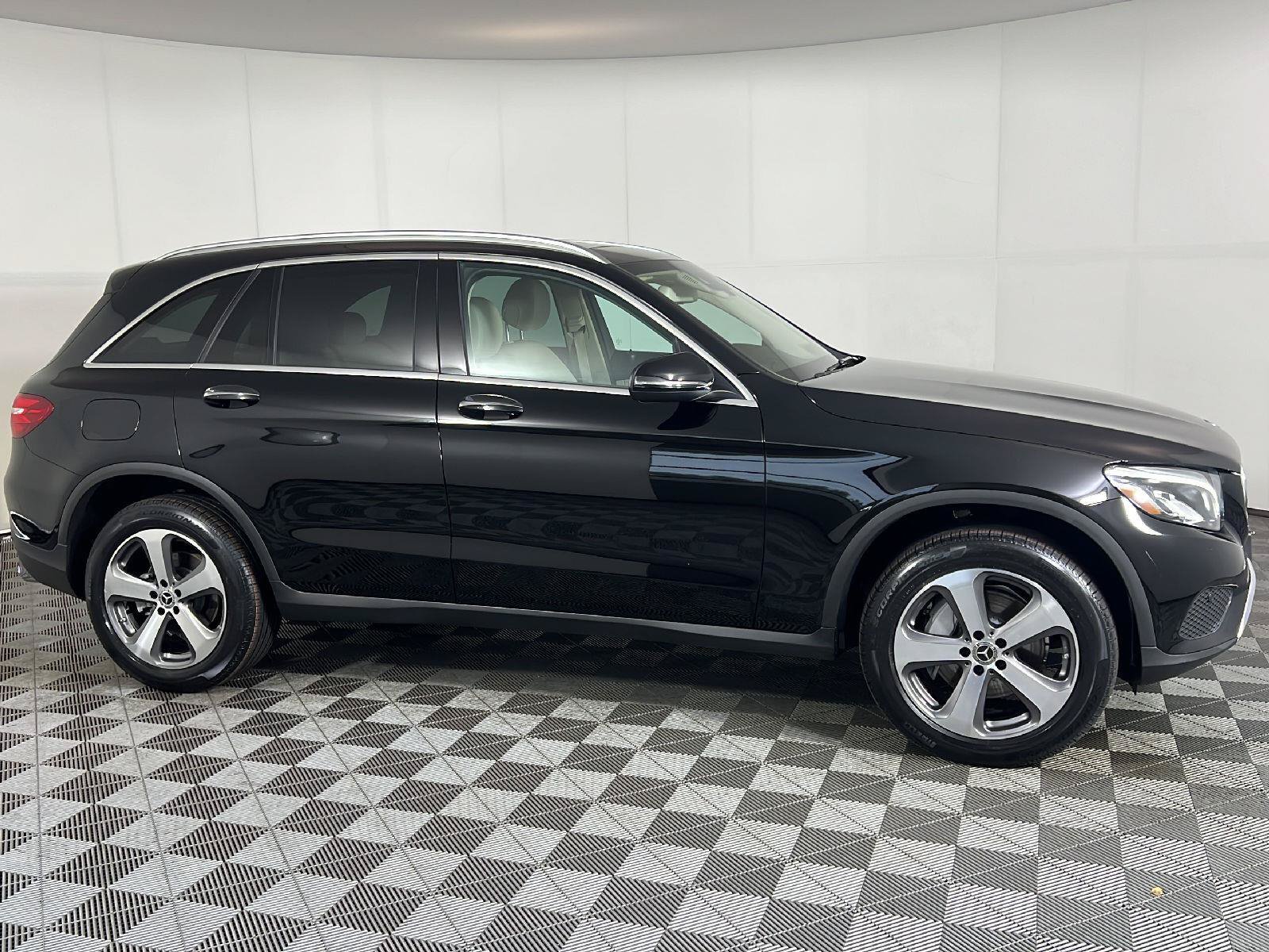 Used 2019 Mercedes-Benz GLC 300 4MATIC image 3