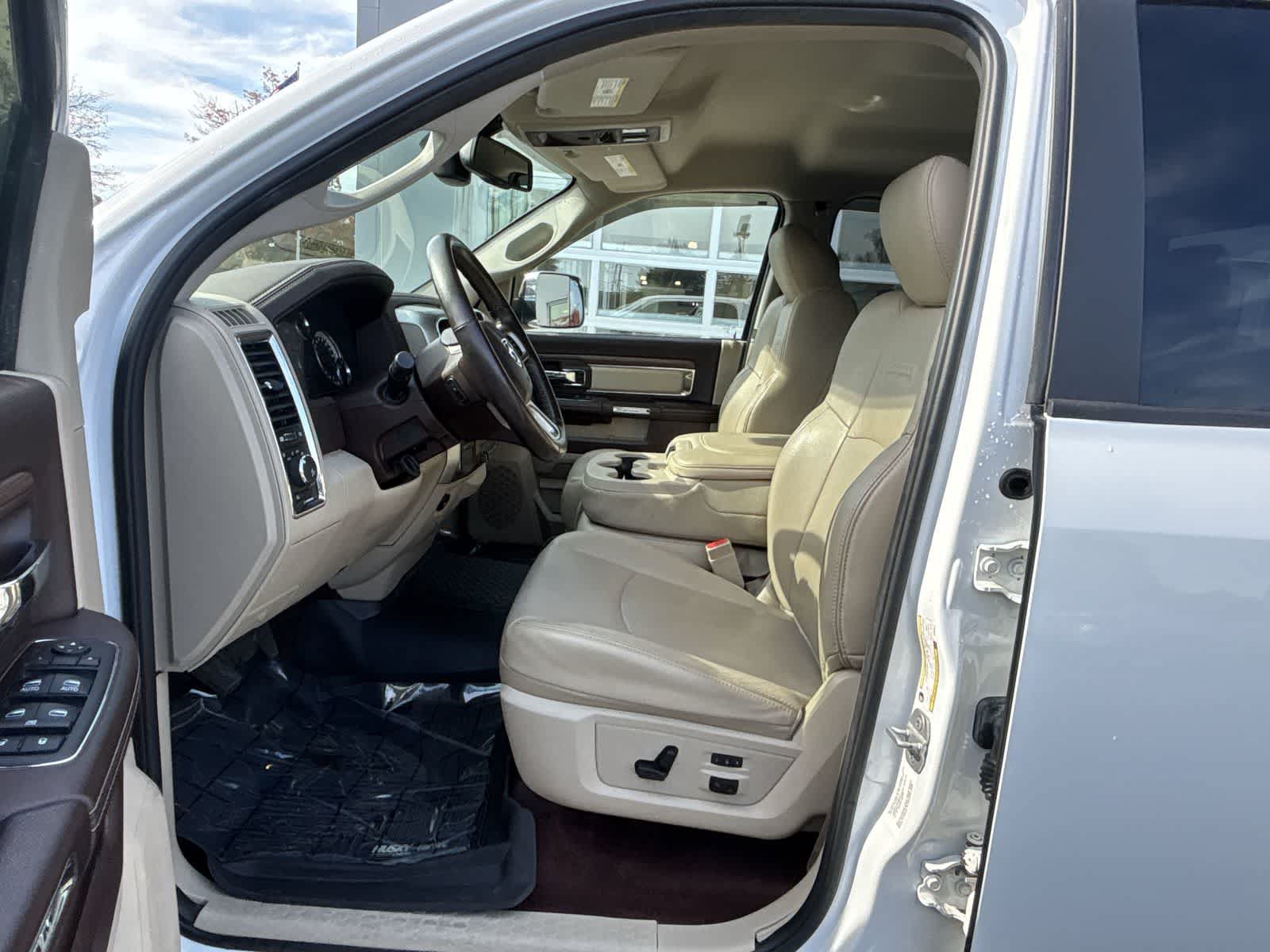 Used 2014 RAM 3500 Laramie w/ Convenience Group AWD/4WD image 12