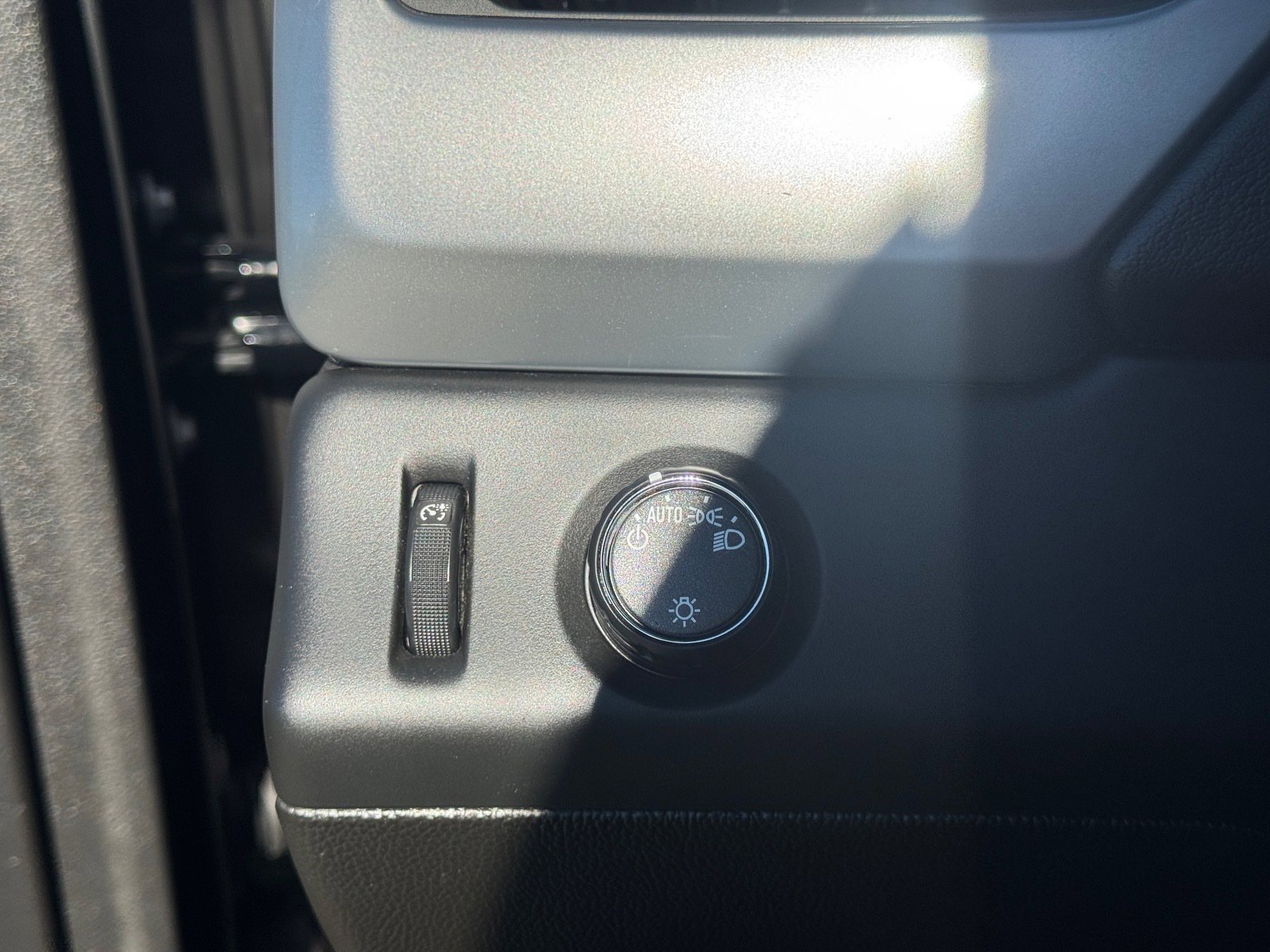 Used 2019 Chevrolet Suburban LT image 21