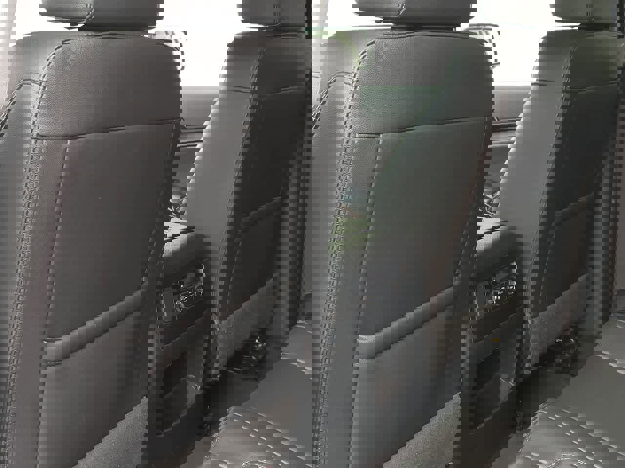 Used 2019 Chevrolet Suburban LT image 18