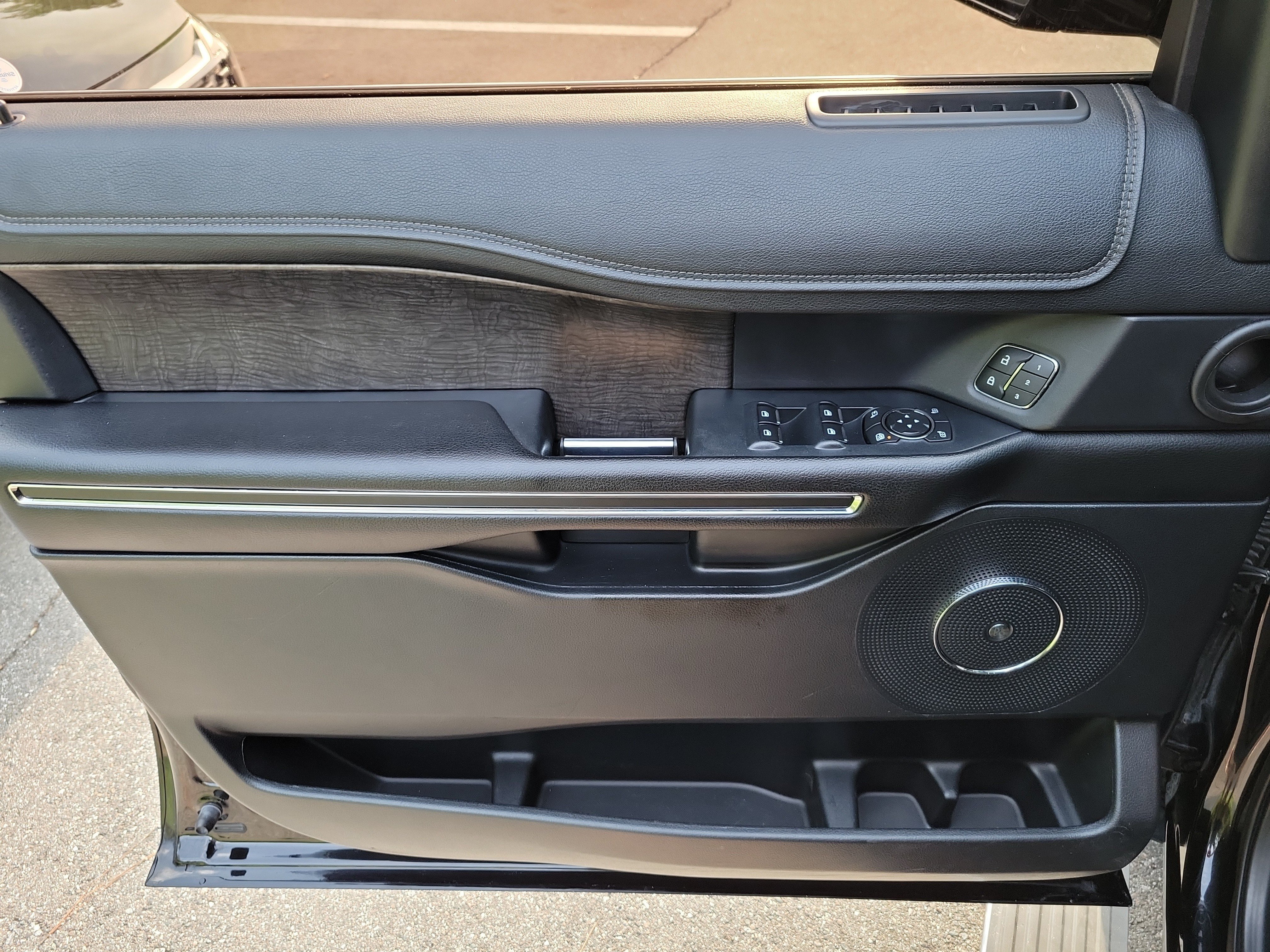 Used 2018 Ford Expedition Limited RWD image 20