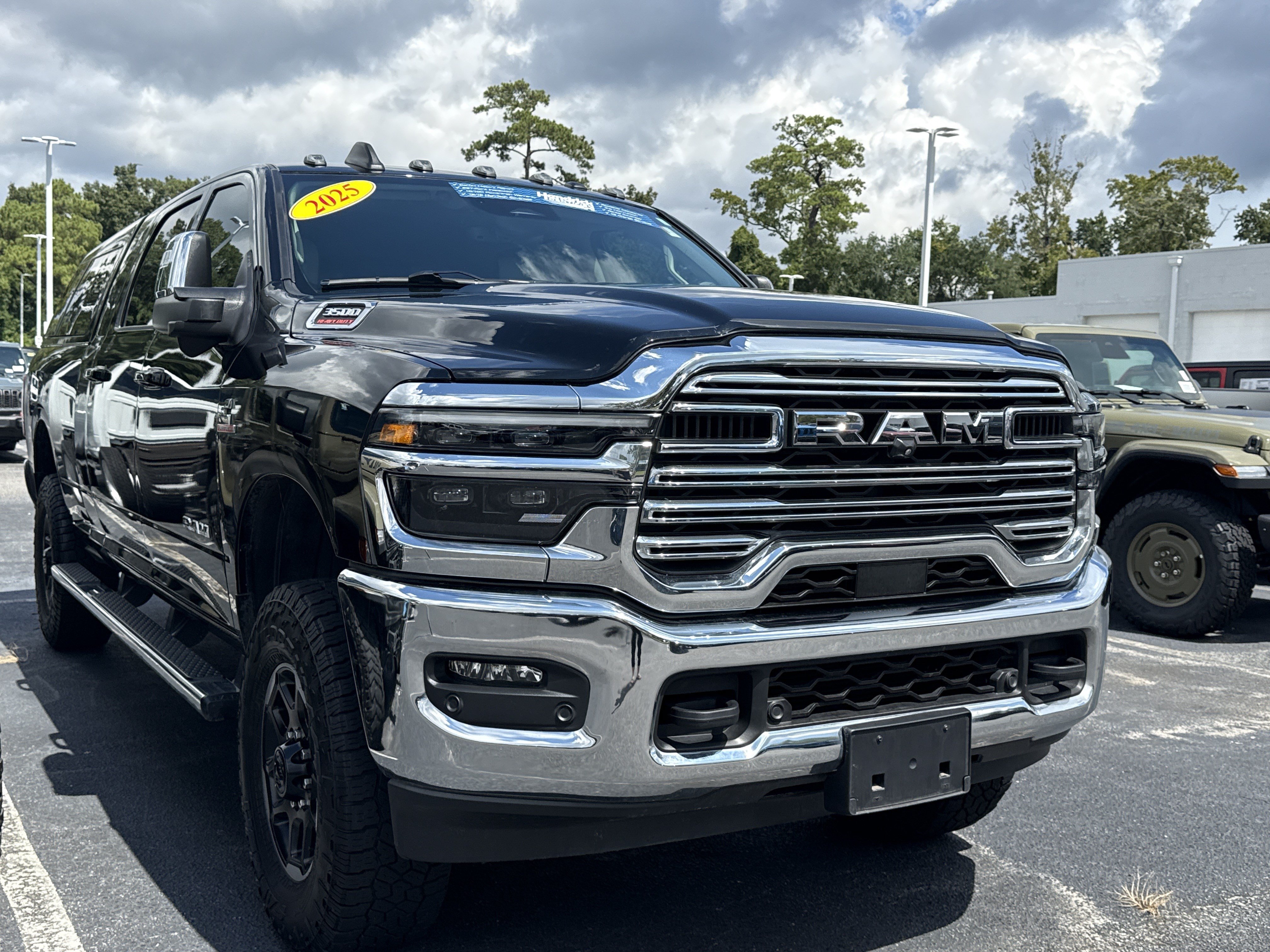 Used 2025 RAM 3500 Laramie AWD/4WD image 32