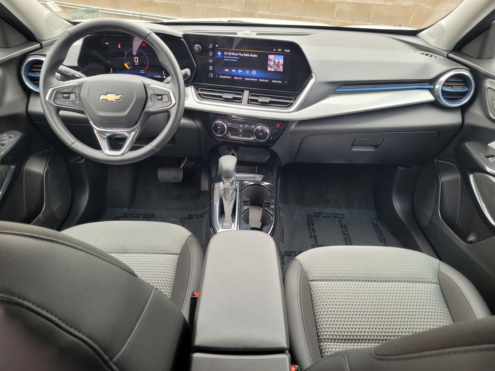 Used 2025 Chevrolet Trax LT w/ LT Convenience Package image 15