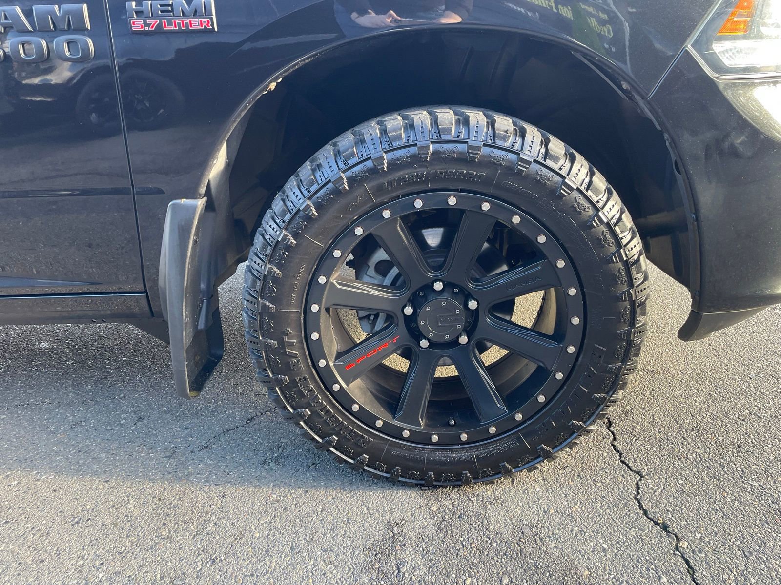 Used 2018 RAM 1500 Sport w/ Sport Premium Group image 9