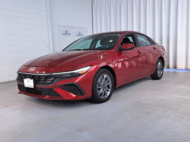 Used 2024 Hyundai Elantra SEL FWD image 2