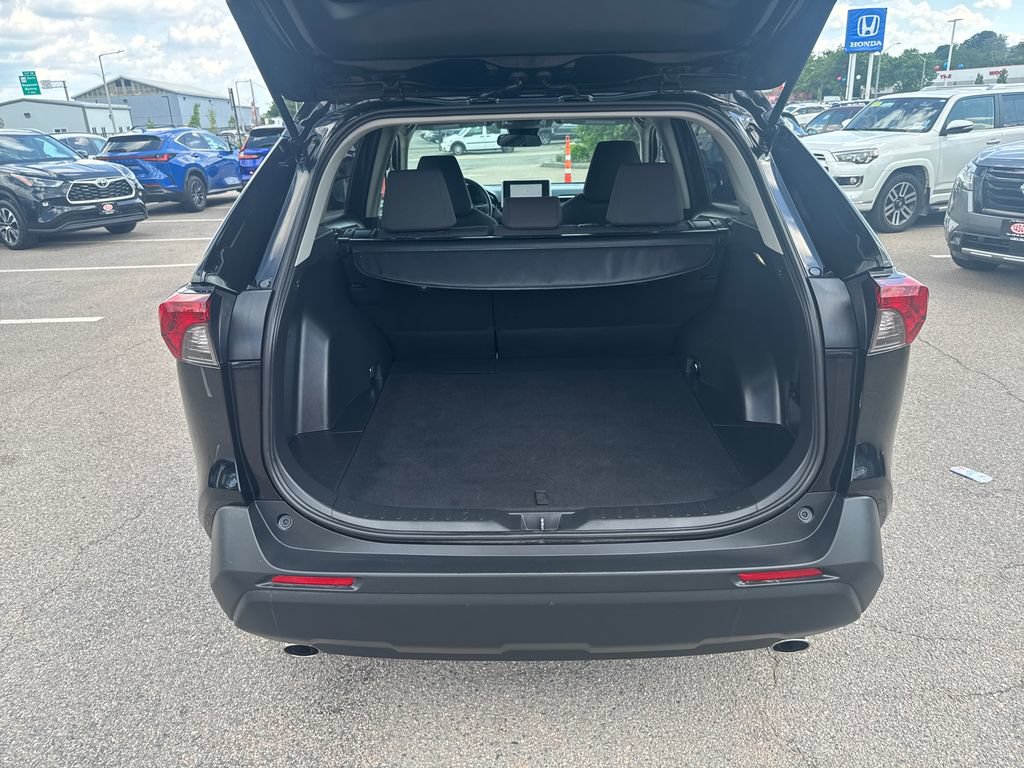 Used 2025 Toyota RAV4 XLE AWD/4WD image 7