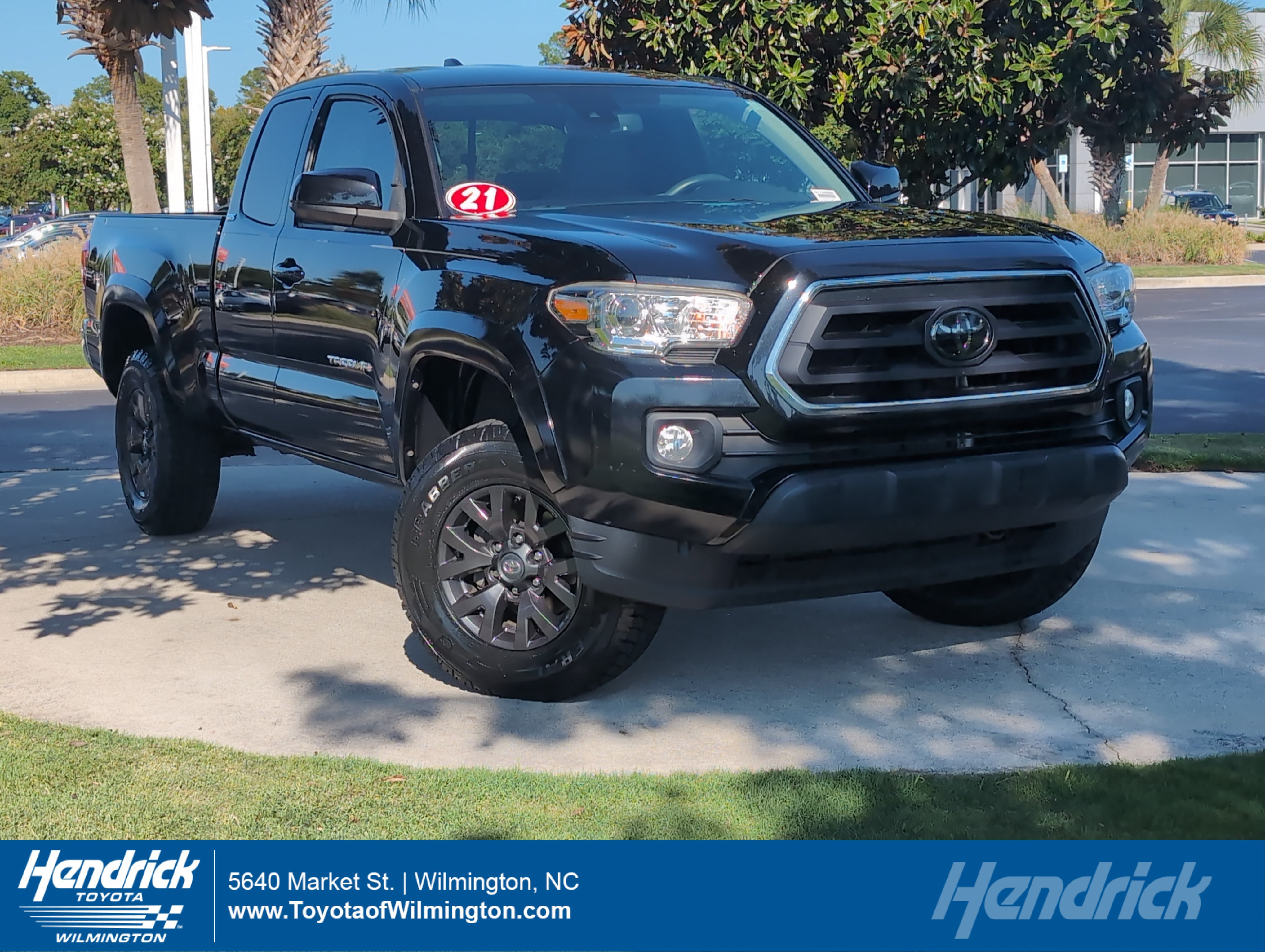 Certified 2021 Toyota Tacoma SR5 AWD/4WD image 1