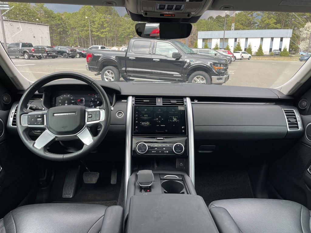 Used 2024 Land Rover Discovery S AWD/4WD image 8