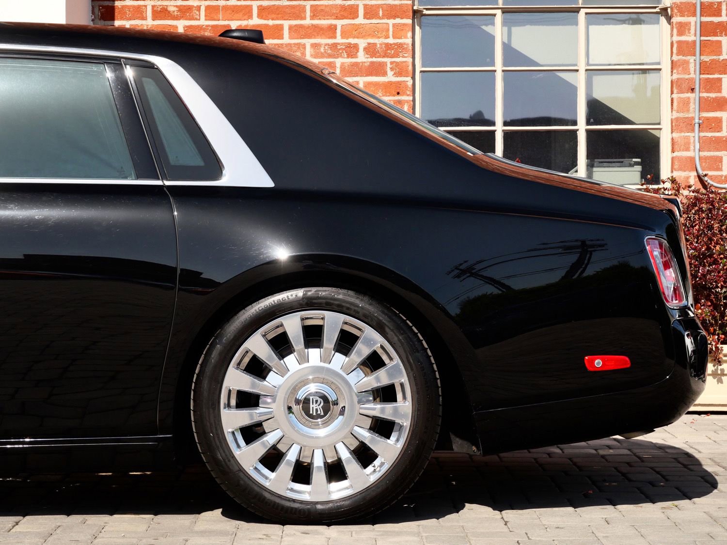 Certified 2022 Rolls-Royce Phantom Extended Wheelbase w/ The Phantom Package RWD image 23