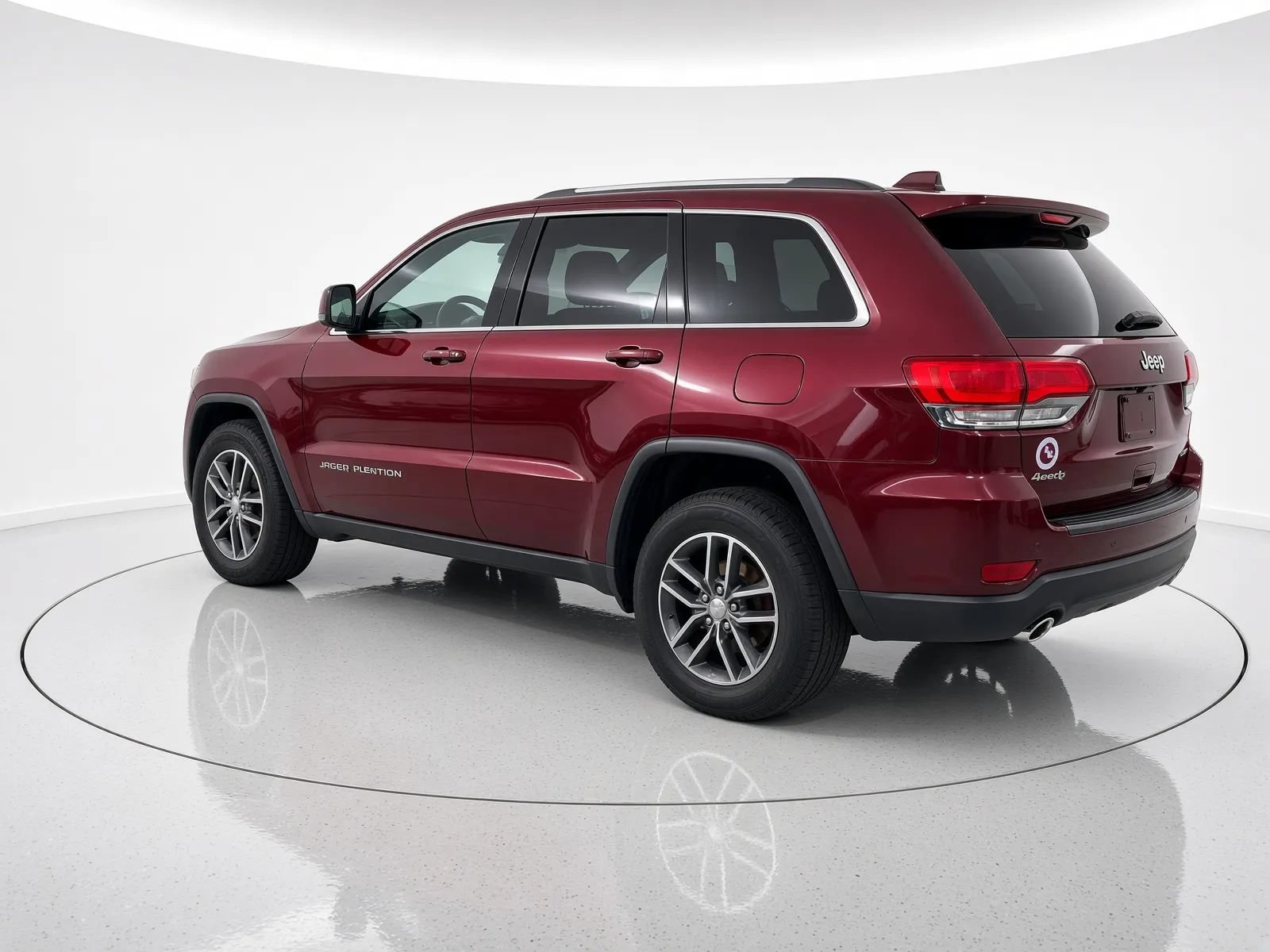 Used 2018 Jeep Grand Cherokee Laredo AWD/4WD image 12