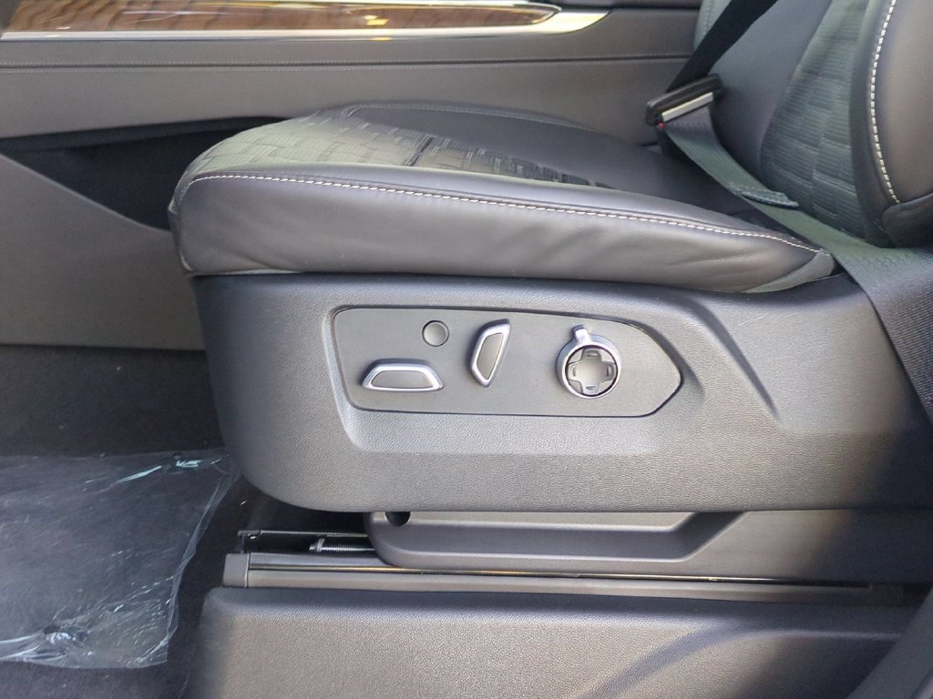 New 2026 Cadillac Escalade Platinum Sport AWD/4WD image 21