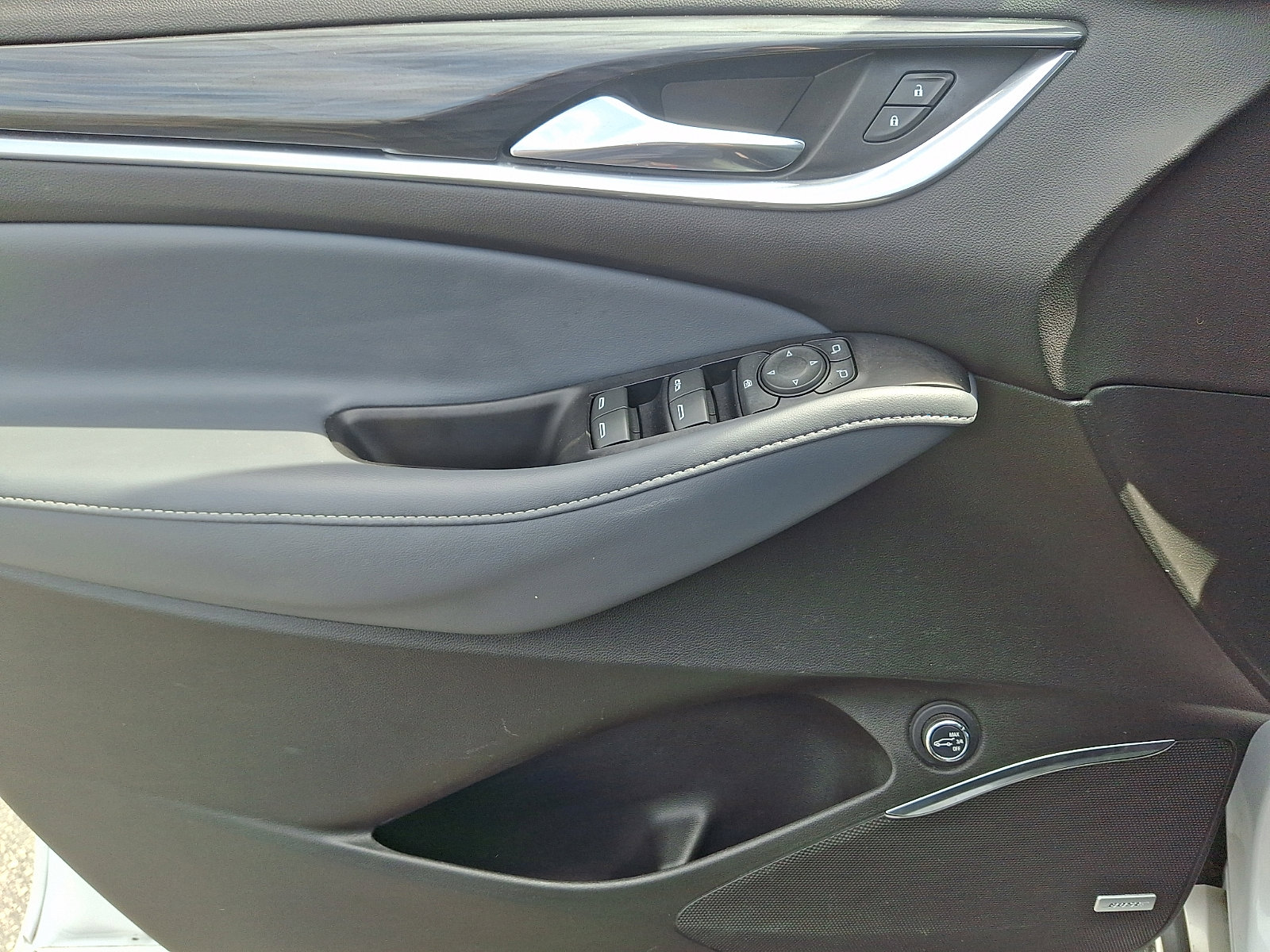 Used 2023 Buick Enclave Essence w/ Experience Buick Package image 15