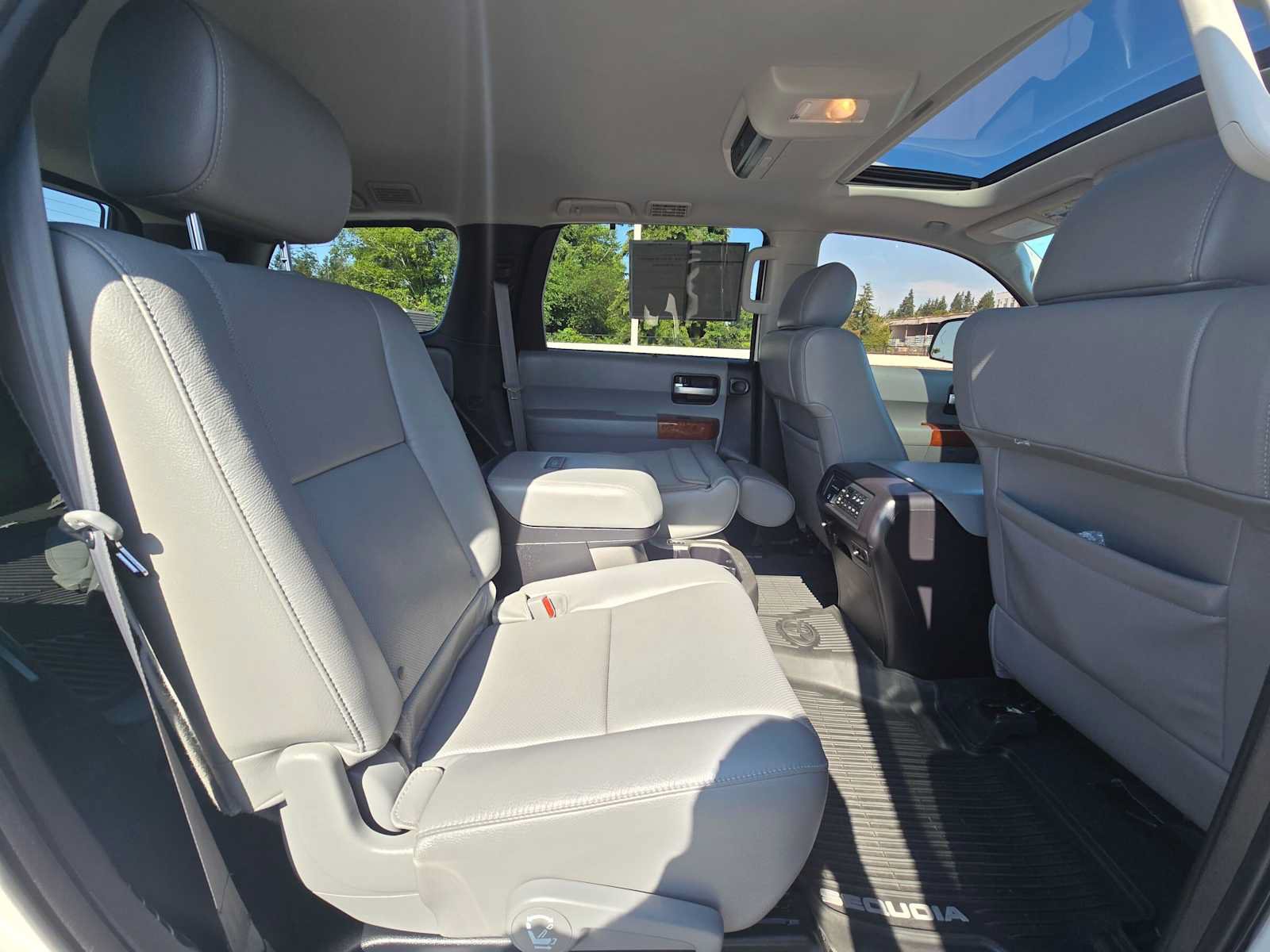 Used 2018 Toyota Sequoia Platinum AWD/4WD image 12